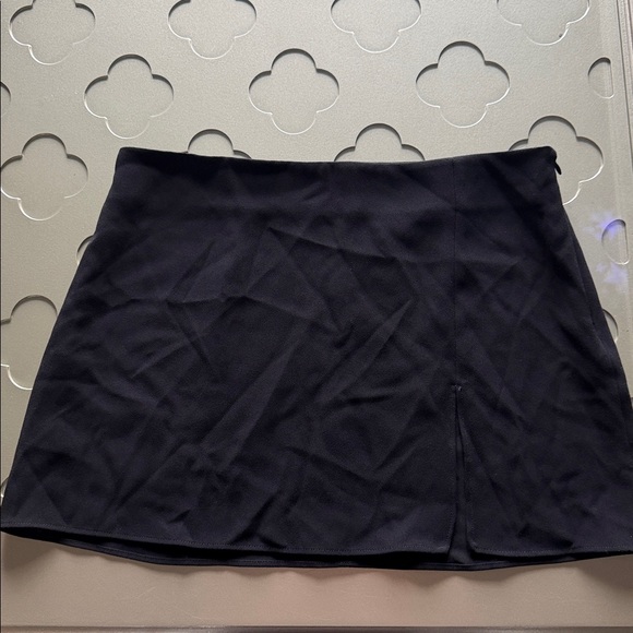 🆕 ZARA Black Mini Skirt with Slit Size XL - Picture 7 of 14